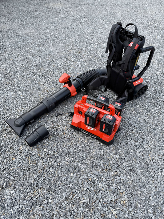 Vuokraa selkäreppumallinen milwaukee lehtipuhallin helposti Sastamalasta itsepalveluvuokraamosta