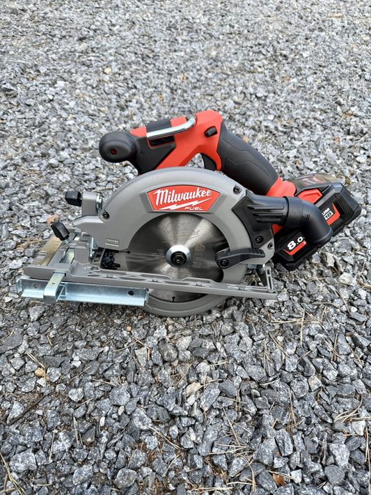 Vuokraa Milwaukee pyörösaha helposti itsepalveluvuokraamosta Sastamalasta. Nouda ja palauta helposti.