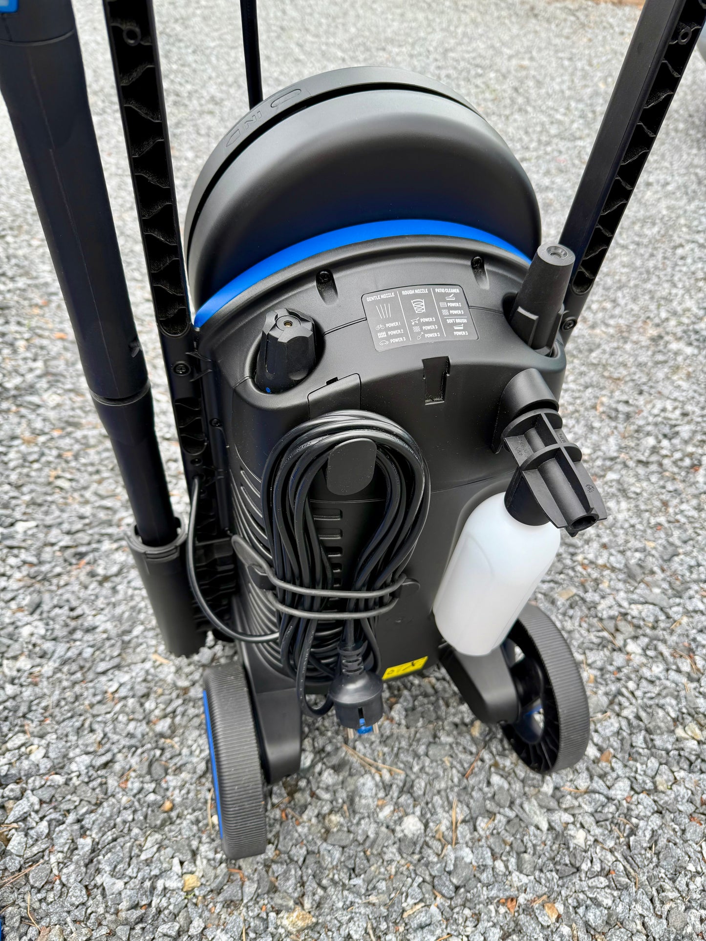 Painepesuri terassipesuosalla